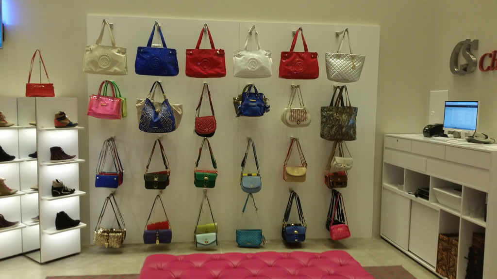 estante de bolsa planejado